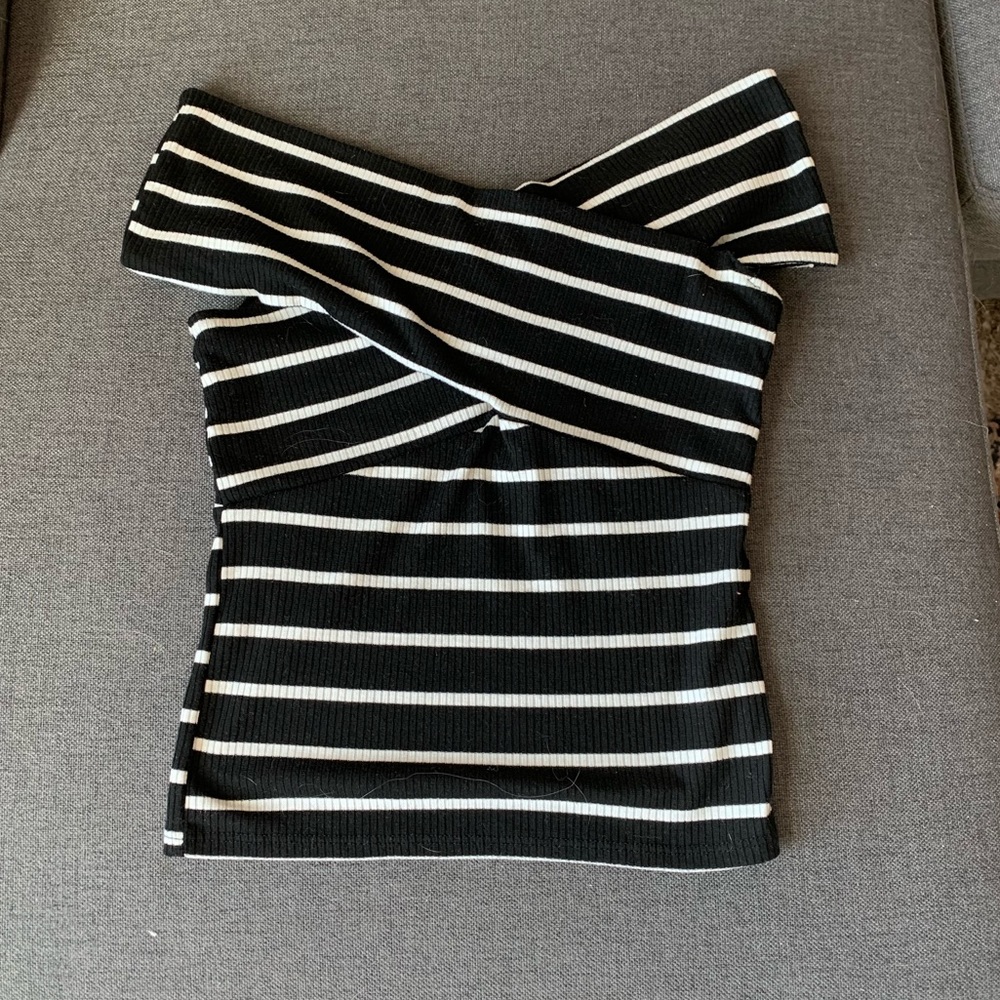 Crossover Cropped Top